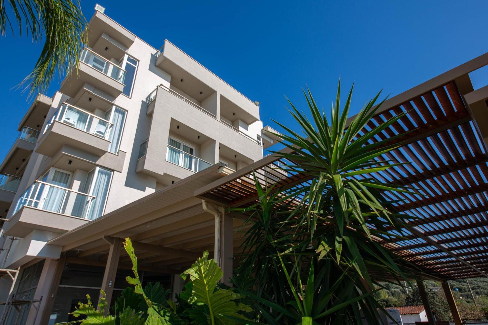 Hotel Royal Radhime Exterior photo