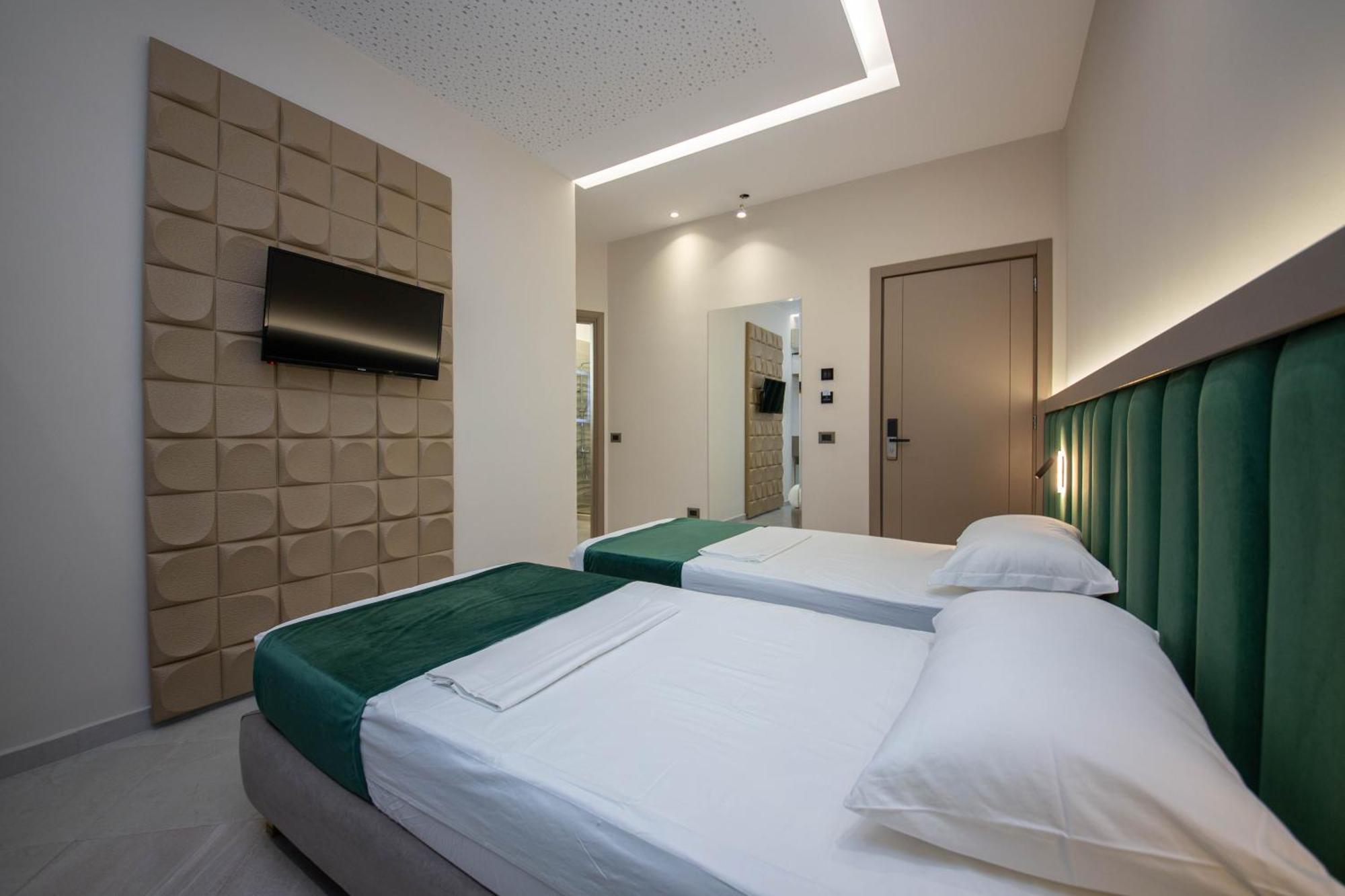 Hotel Royal Radhime Exterior photo